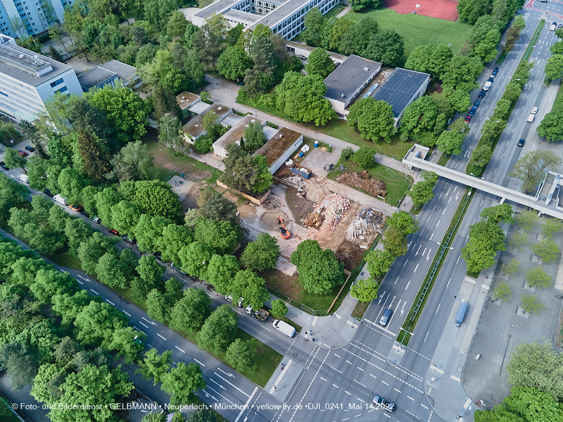14.05.2022 - Luftbilder von der Baustelle Haus für Kinder in Neuperlach